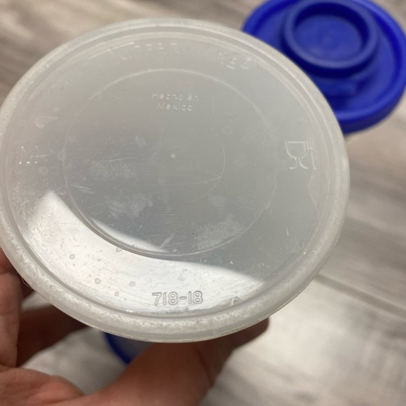 Tupperware Salt Pepper Shaker Set Plastic Tall Hourglass Tokyo Blue Sealing Lids - Picture 5 of 6